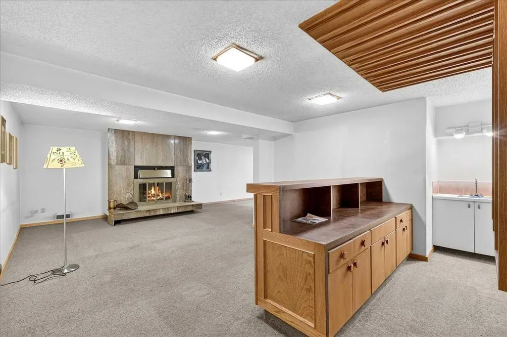 6403 Larkspur Way SW Calgary AB T3E 5P9