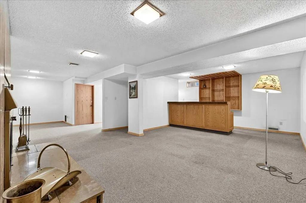 6403 Larkspur Way SW Calgary AB T3E 5P9
