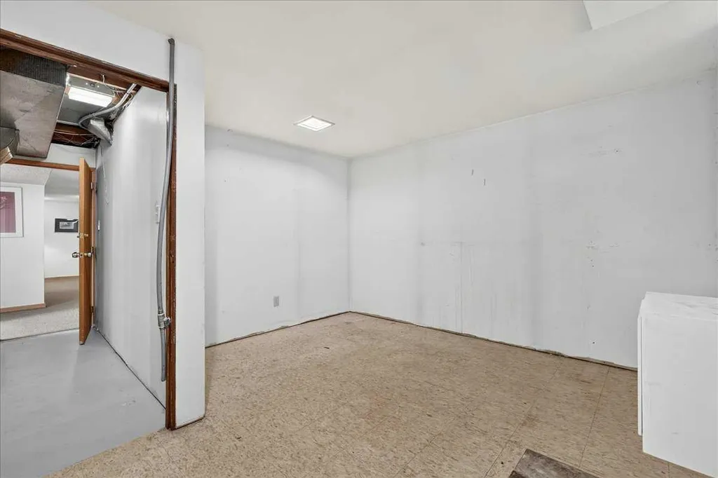 6403 Larkspur Way SW Calgary AB T3E 5P9