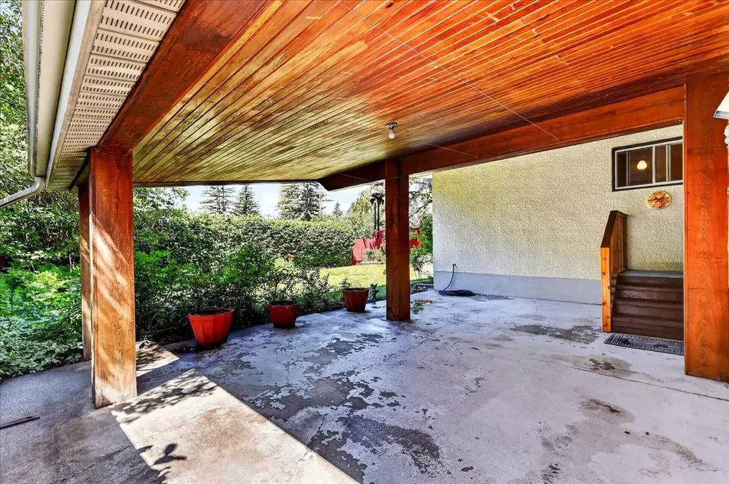 6403 Larkspur Way SW Calgary AB T3E 5P9