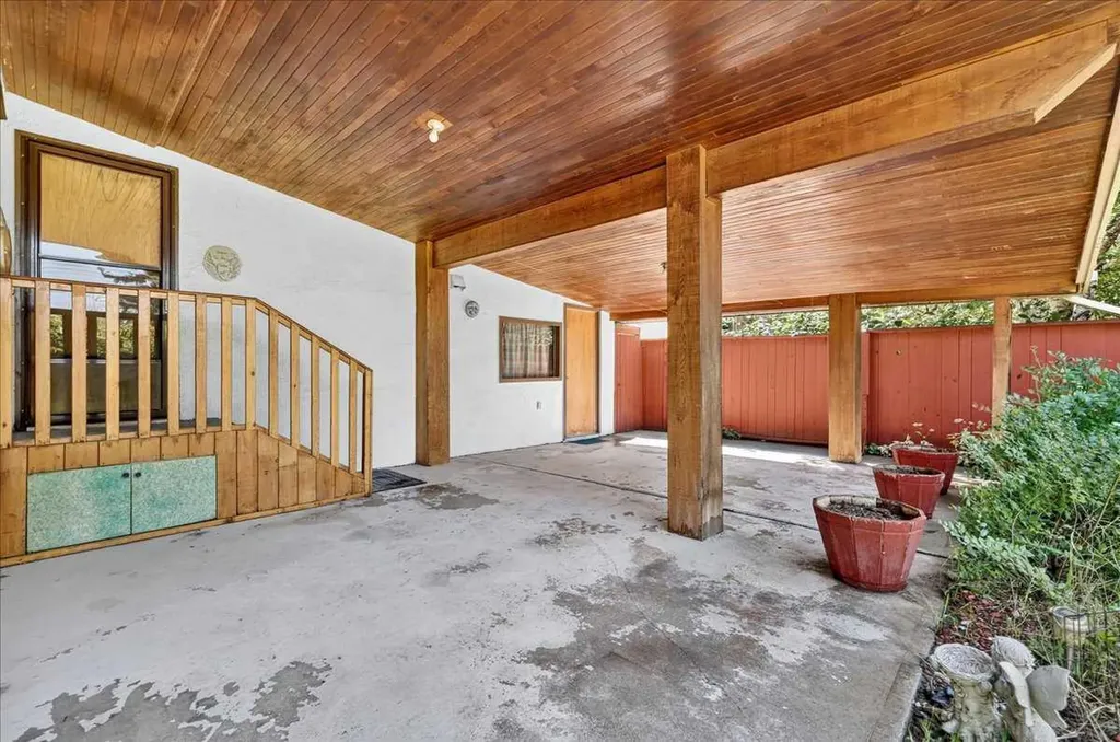 6403 Larkspur Way SW Calgary AB T3E 5P9