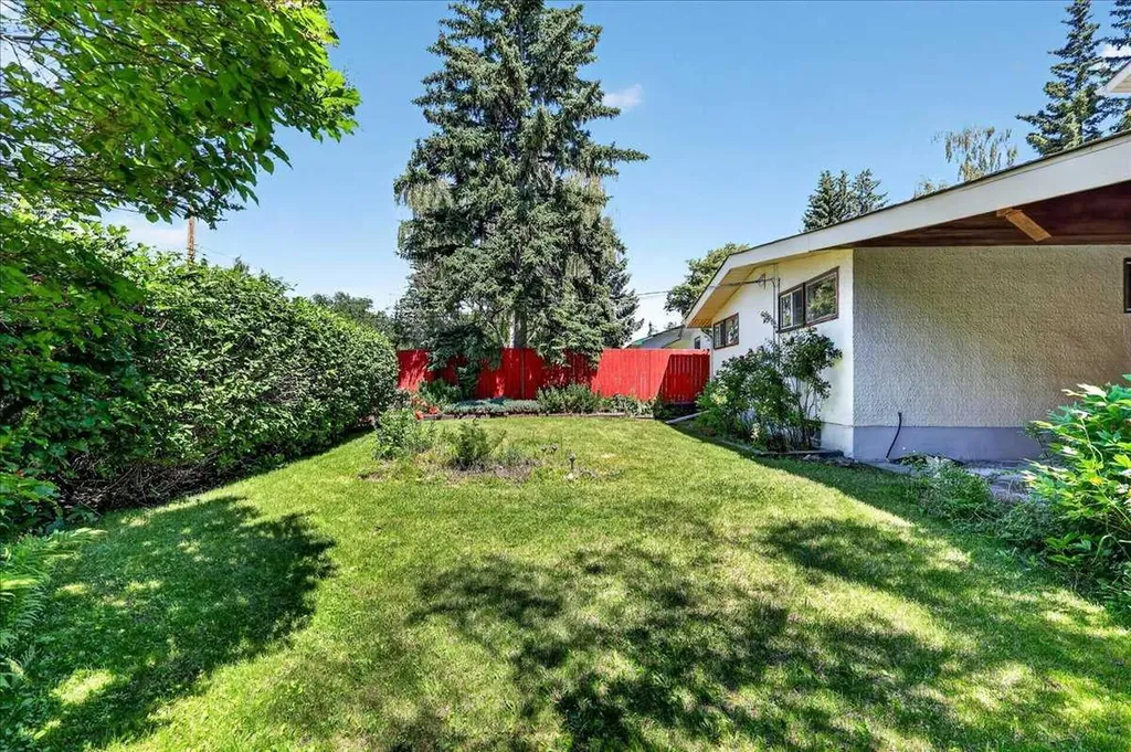 6403 Larkspur Way SW Calgary AB T3E 5P9