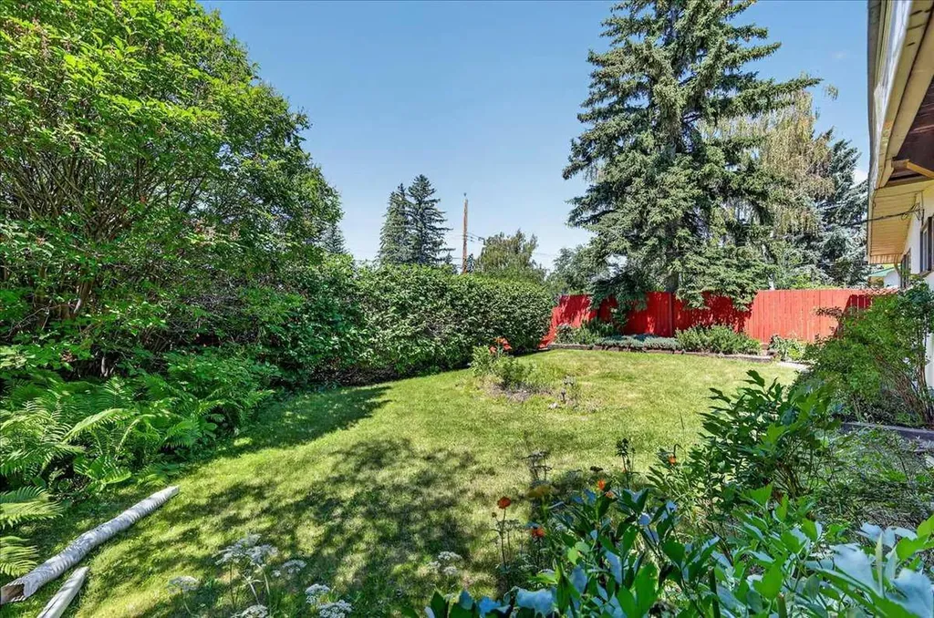 6403 Larkspur Way SW Calgary AB T3E 5P9