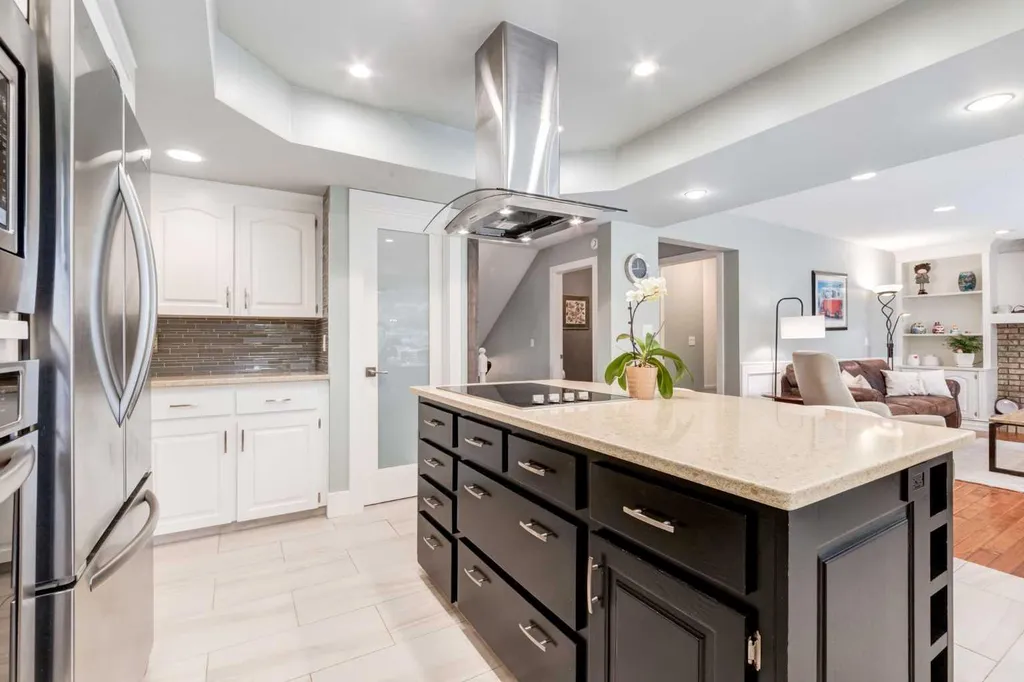 367 Woodbriar Circle SW Calgary AB T2W 6A4