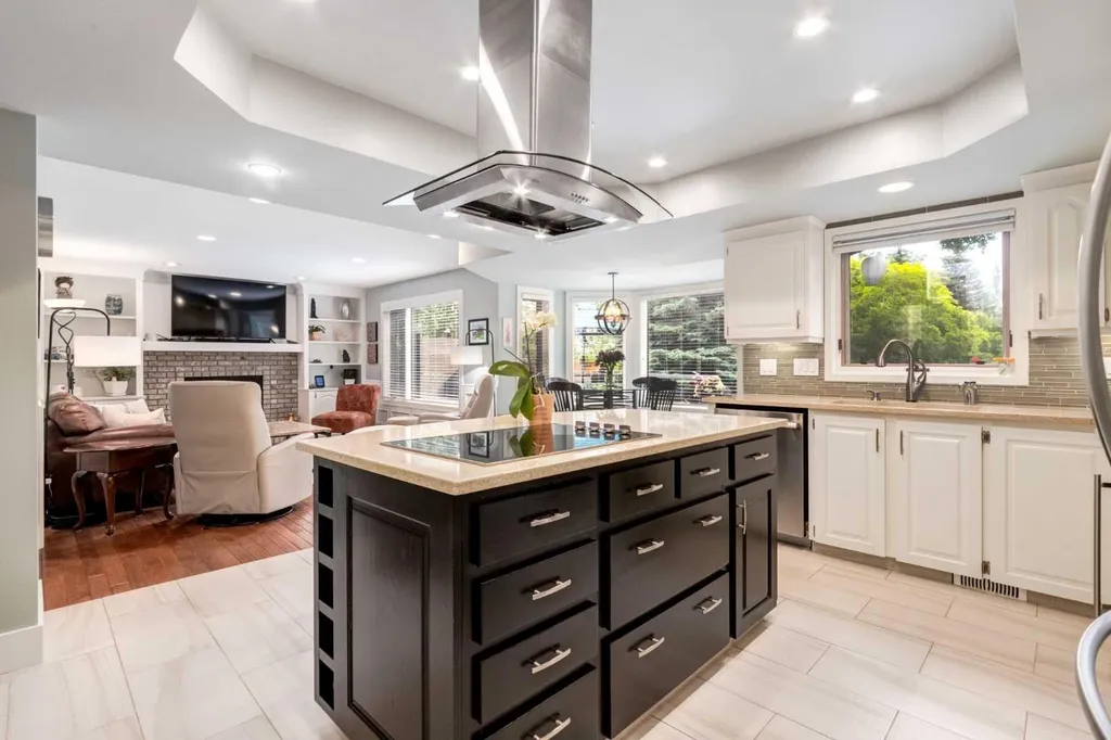 367 Woodbriar Circle SW Calgary AB T2W 6A4