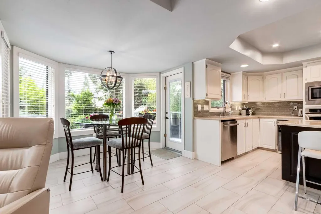367 Woodbriar Circle SW Calgary AB T2W 6A4