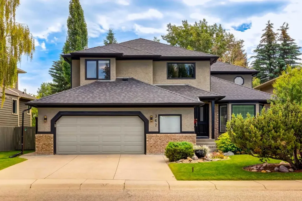 367 Woodbriar Circle SW Calgary AB T2W 6A4