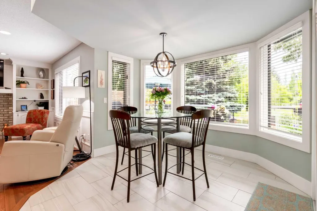 367 Woodbriar Circle SW Calgary AB T2W 6A4