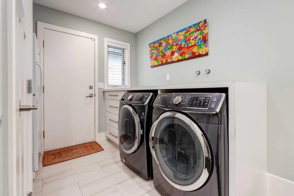 367 Woodbriar Circle SW Calgary AB T2W 6A4