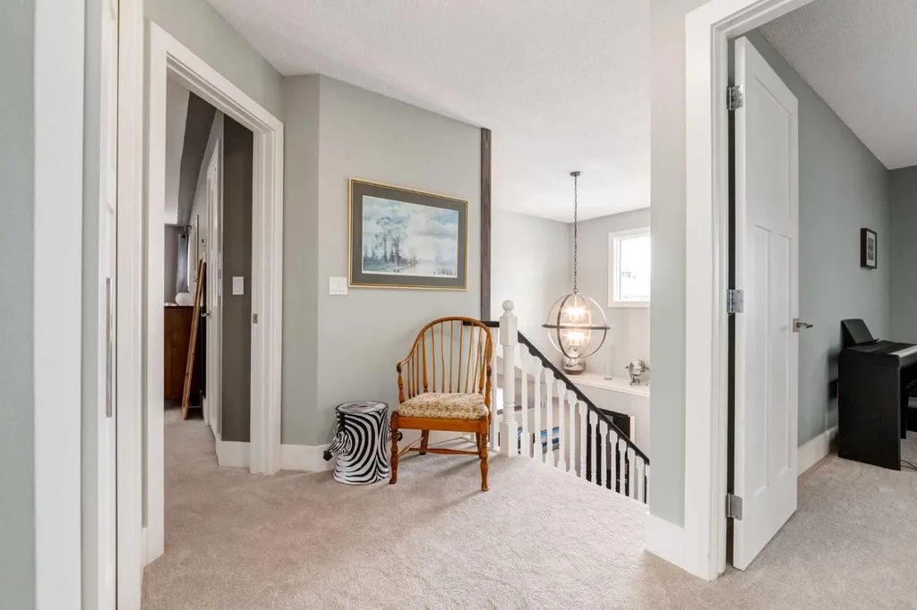367 Woodbriar Circle SW Calgary AB T2W 6A4