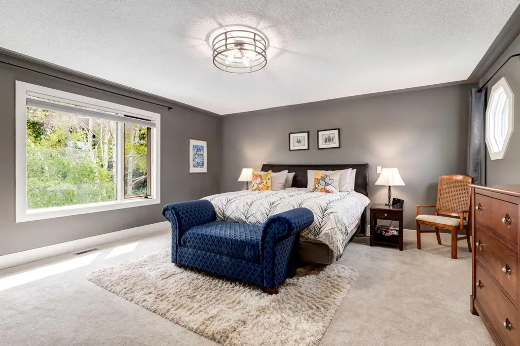 367 Woodbriar Circle SW Calgary AB T2W 6A4