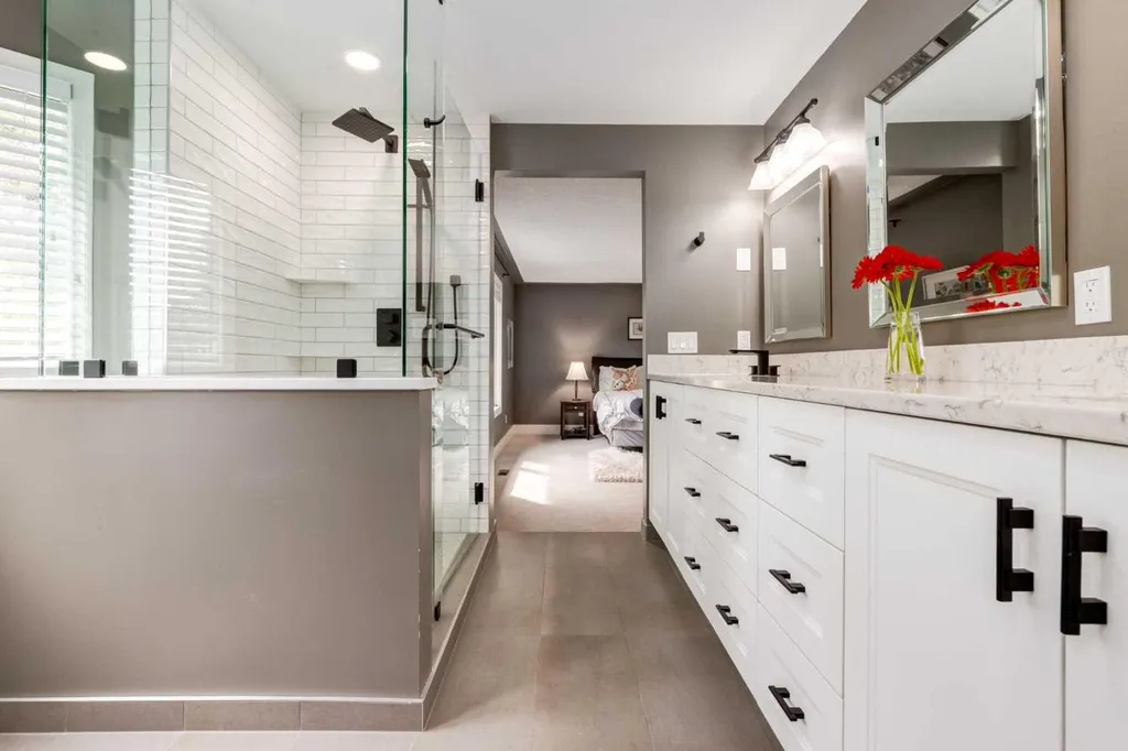 367 Woodbriar Circle SW Calgary AB T2W 6A4