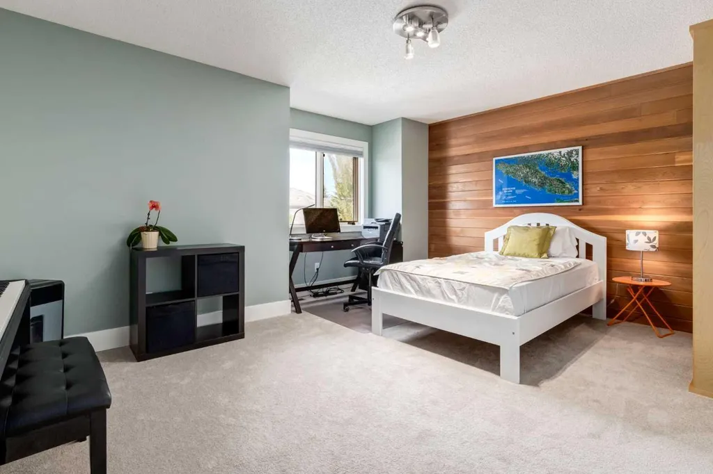 367 Woodbriar Circle SW Calgary AB T2W 6A4