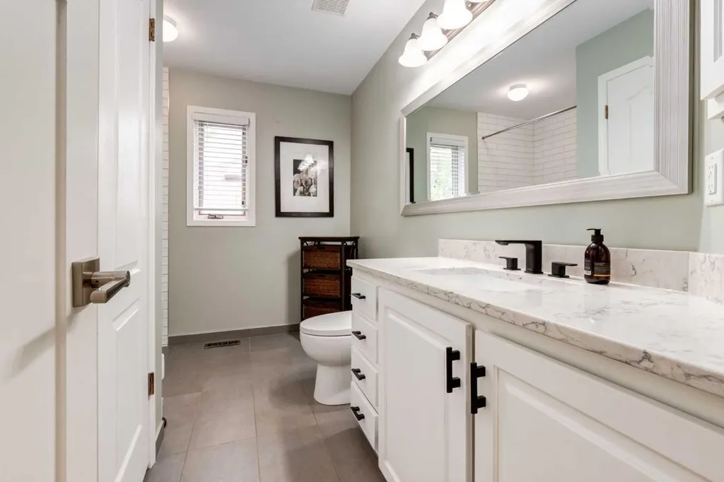 367 Woodbriar Circle SW Calgary AB T2W 6A4