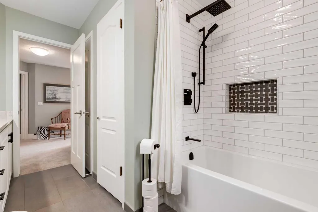 367 Woodbriar Circle SW Calgary AB T2W 6A4