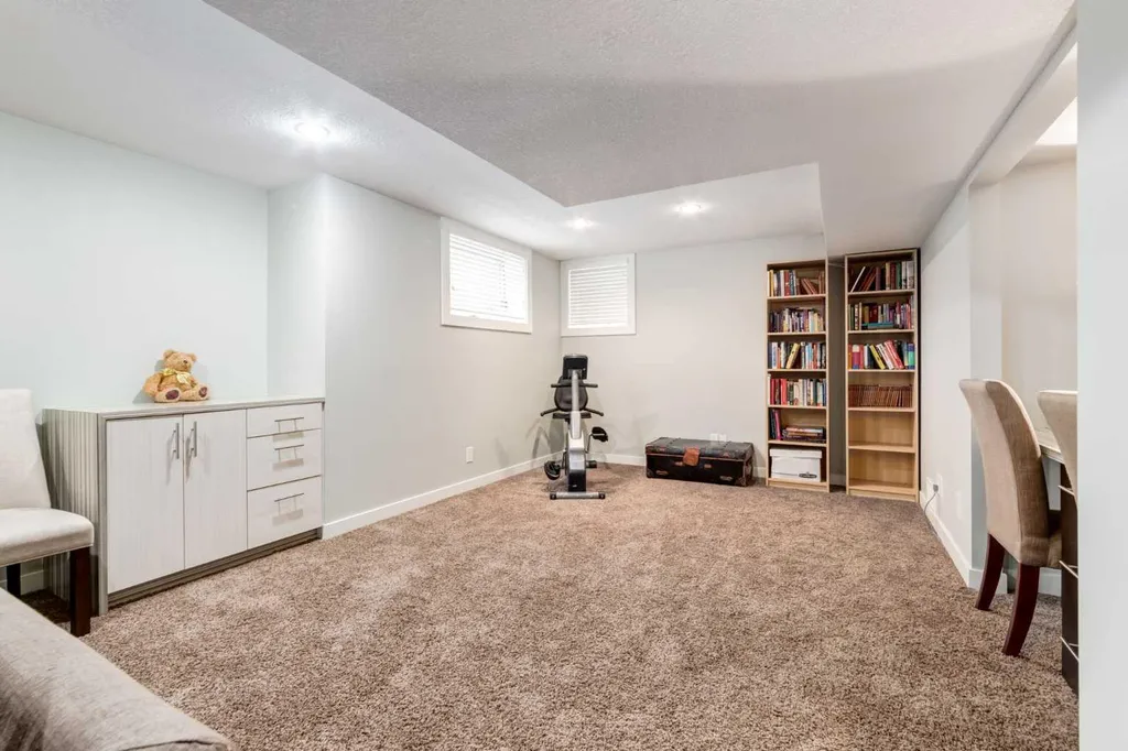 367 Woodbriar Circle SW Calgary AB T2W 6A4
