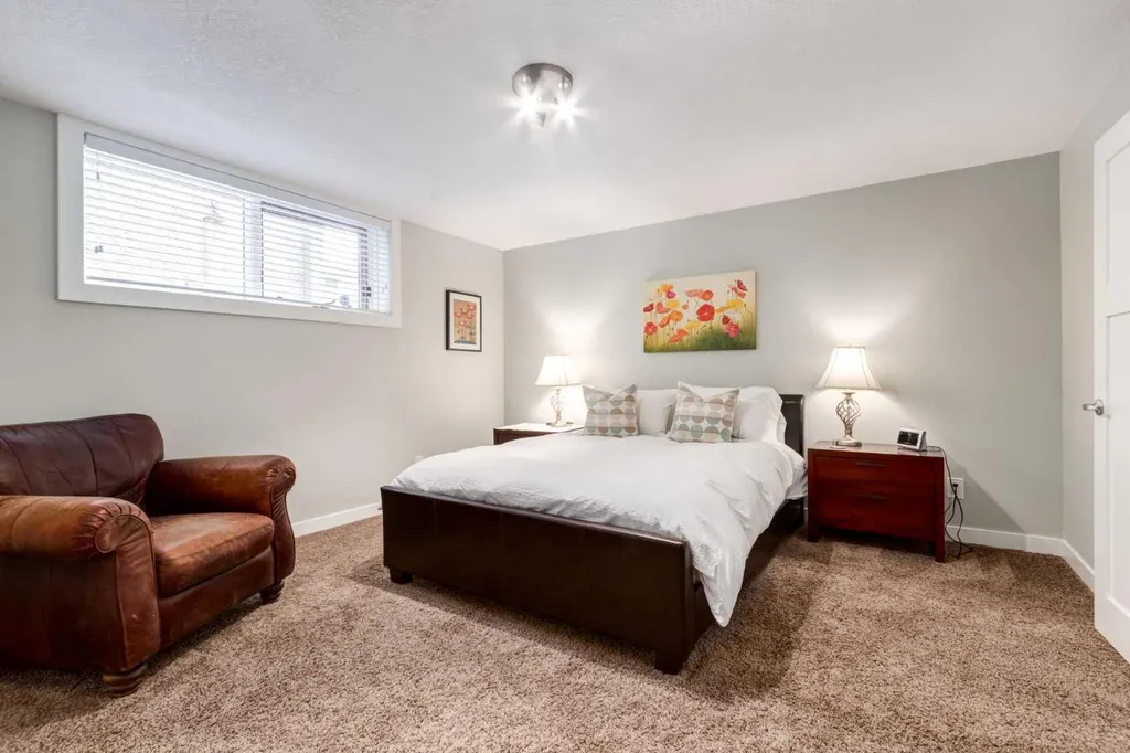 367 Woodbriar Circle SW Calgary AB T2W 6A4