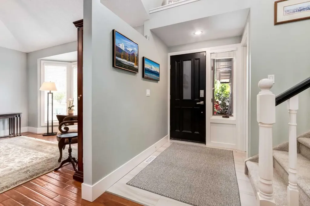 367 Woodbriar Circle SW Calgary AB T2W 6A4