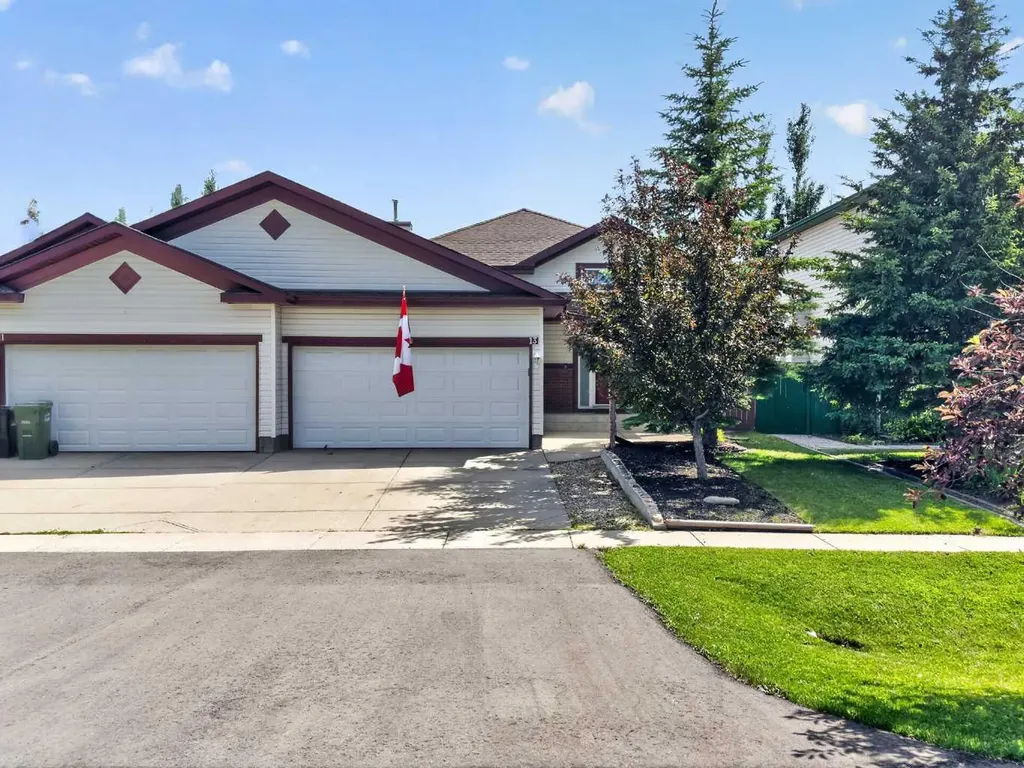 13 Canoe Close SW Airdrie AB T4B2N3