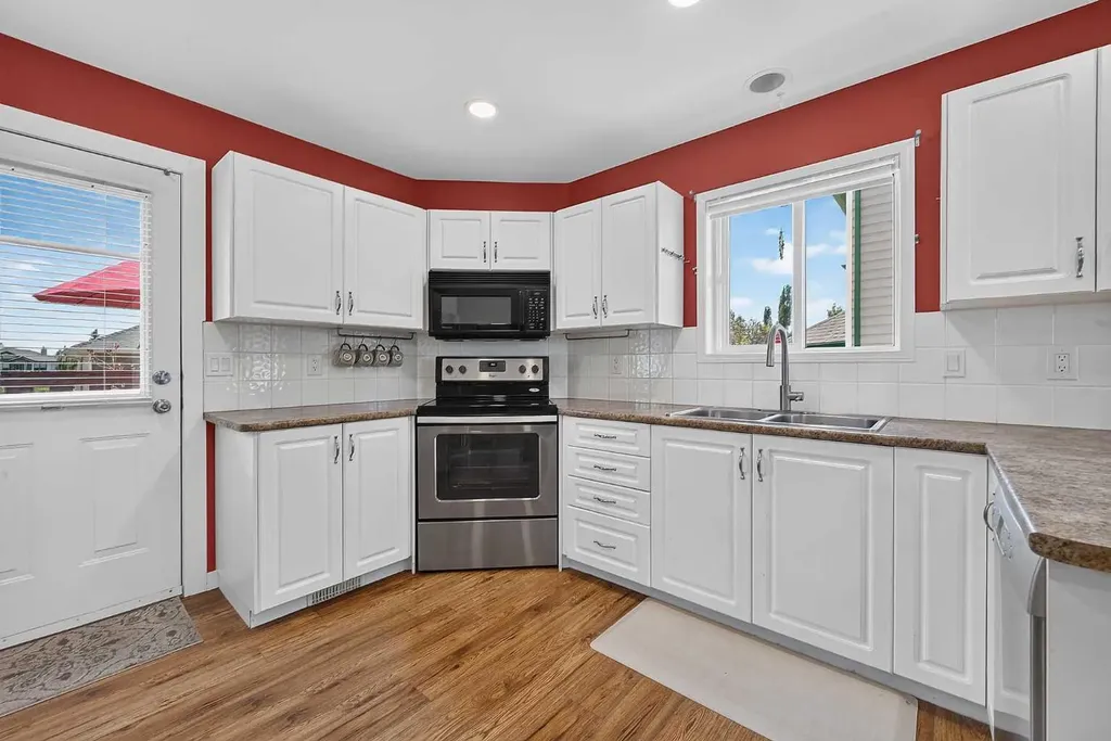 13 Canoe Close SW Airdrie AB T4B2N3