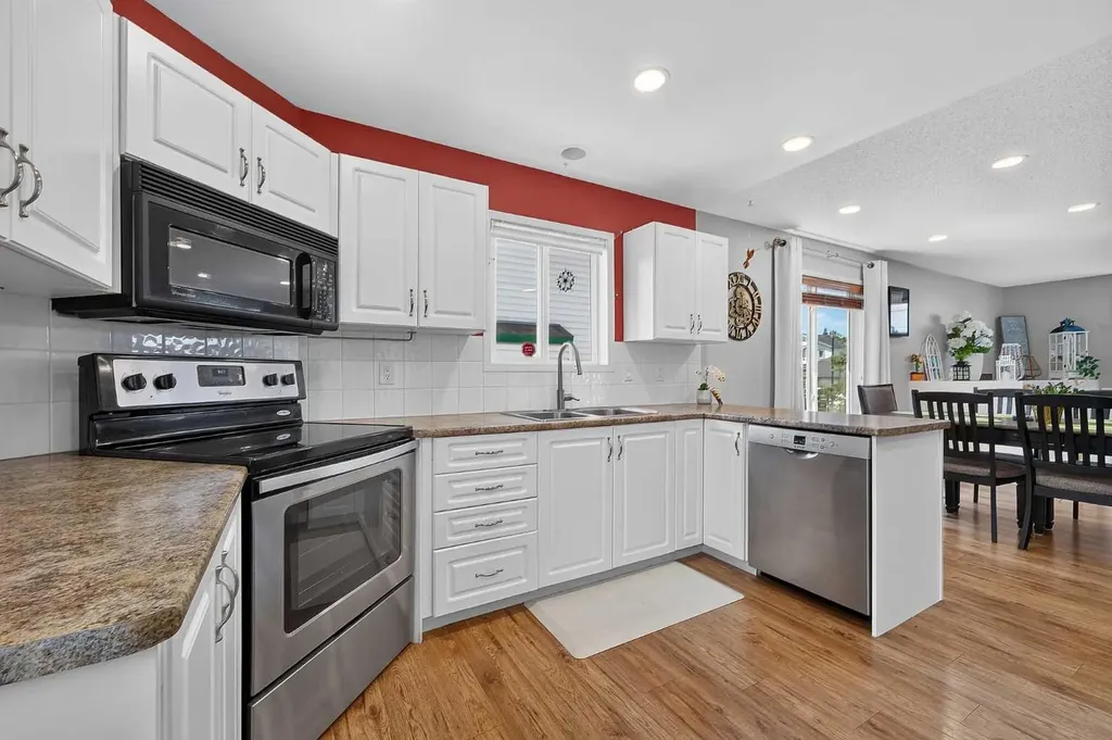 13 Canoe Close SW Airdrie AB T4B2N3