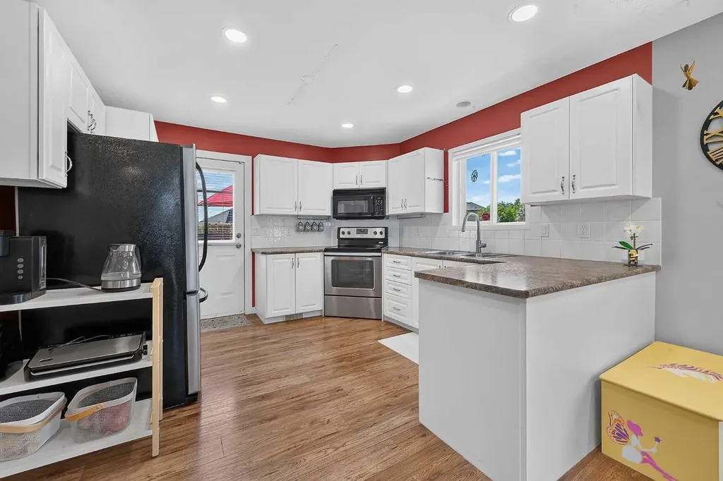 13 Canoe Close SW Airdrie AB T4B2N3