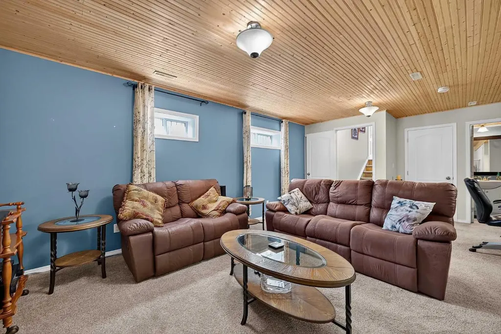 13 Canoe Close SW Airdrie AB T4B2N3