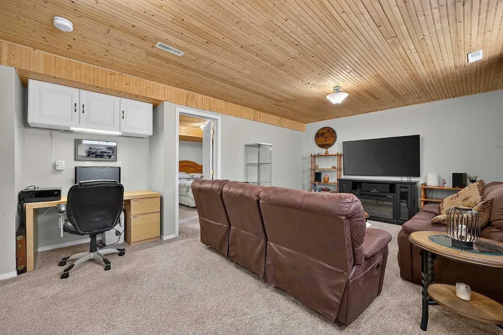 13 Canoe Close SW Airdrie AB T4B2N3