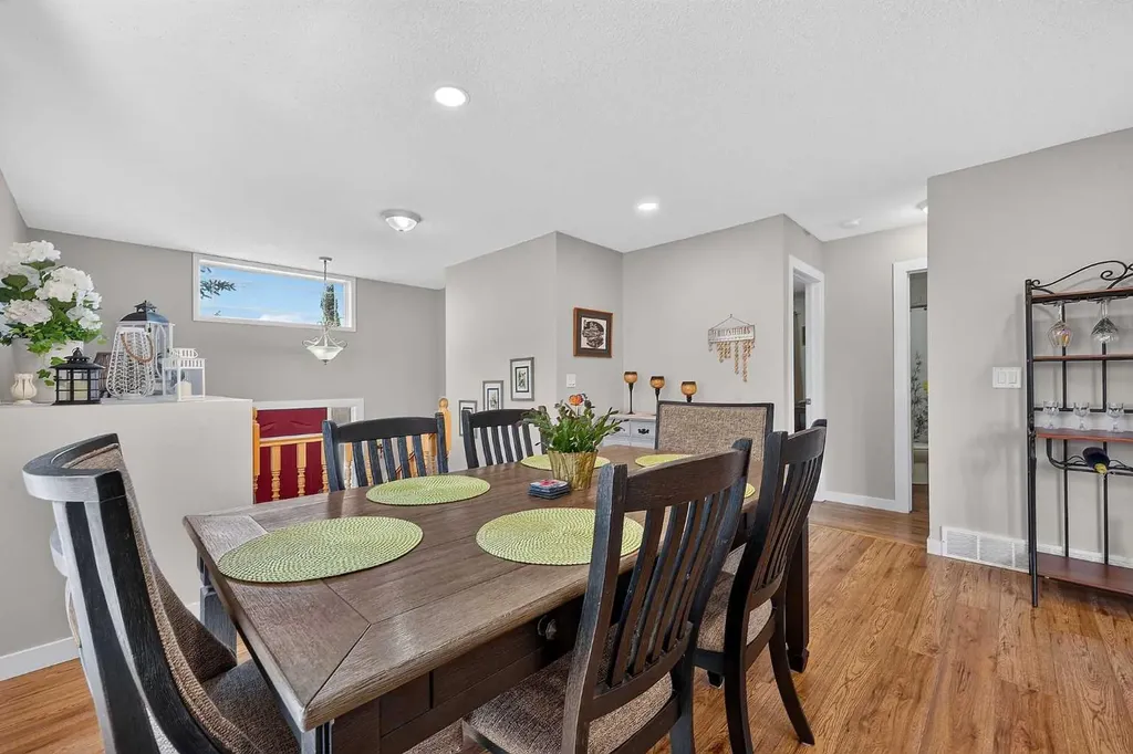 13 Canoe Close SW Airdrie AB T4B2N3