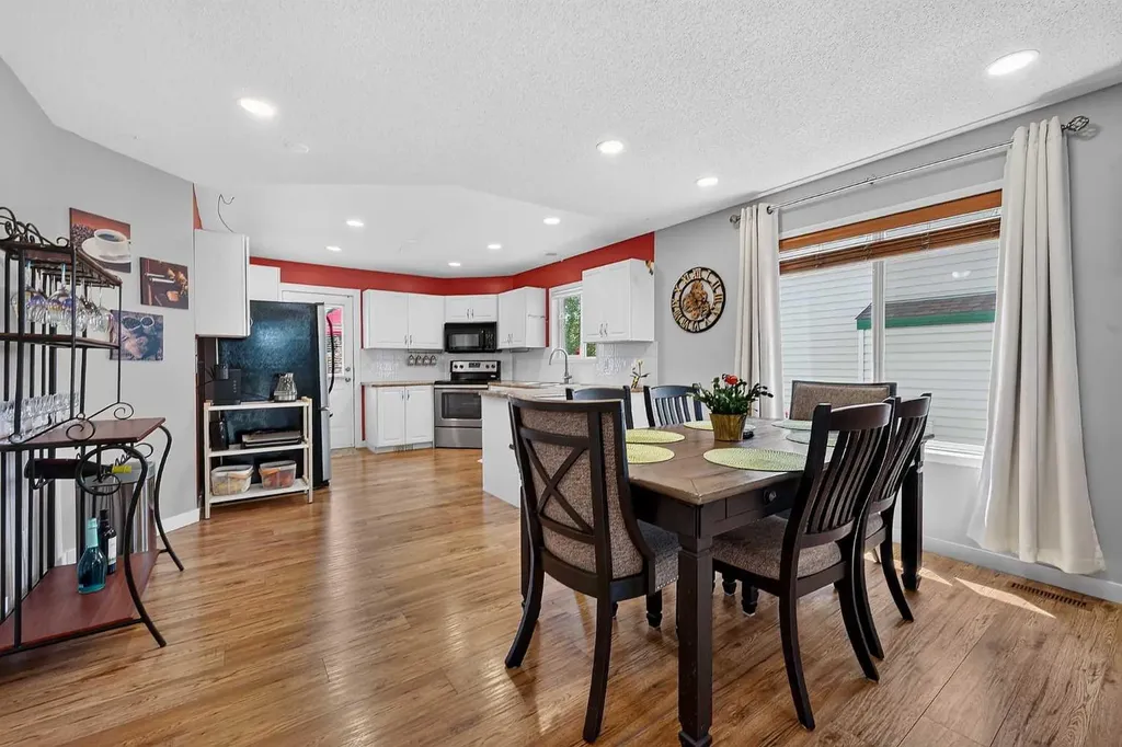13 Canoe Close SW Airdrie AB T4B2N3