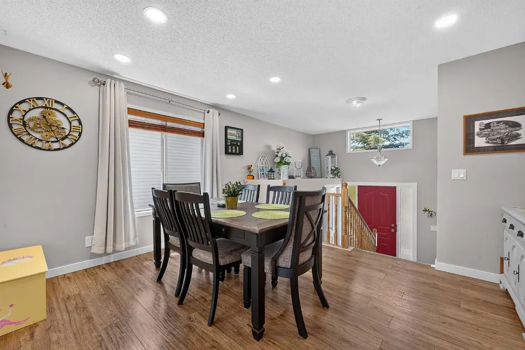 13 Canoe Close SW Airdrie AB T4B2N3