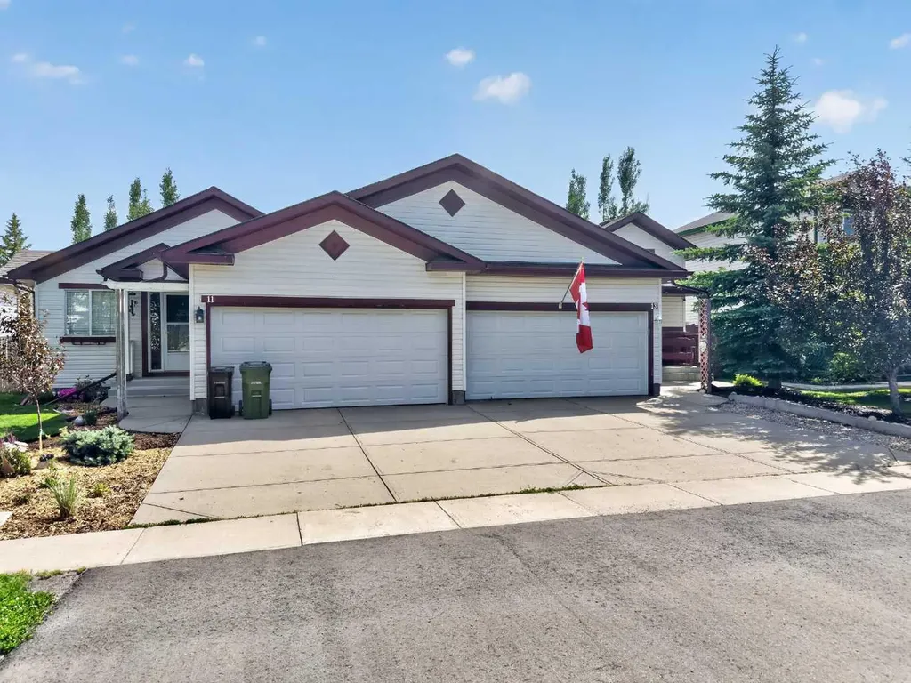 13 Canoe Close SW Airdrie AB T4B2N3
