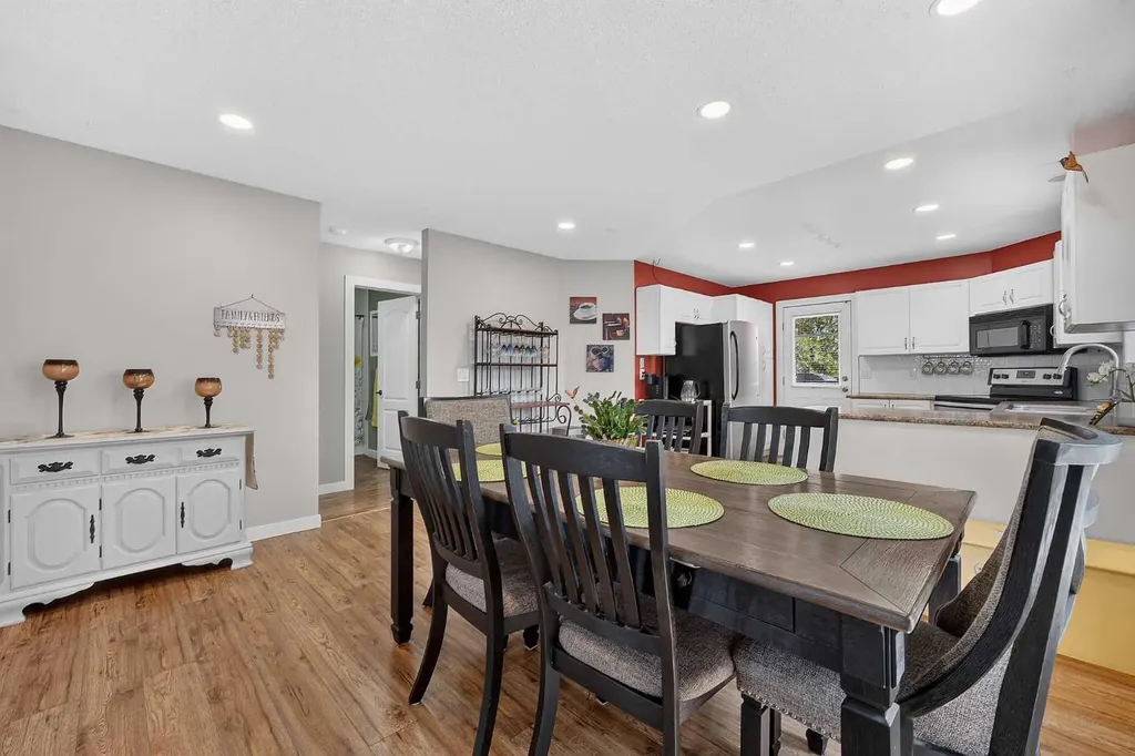 13 Canoe Close SW Airdrie AB T4B2N3