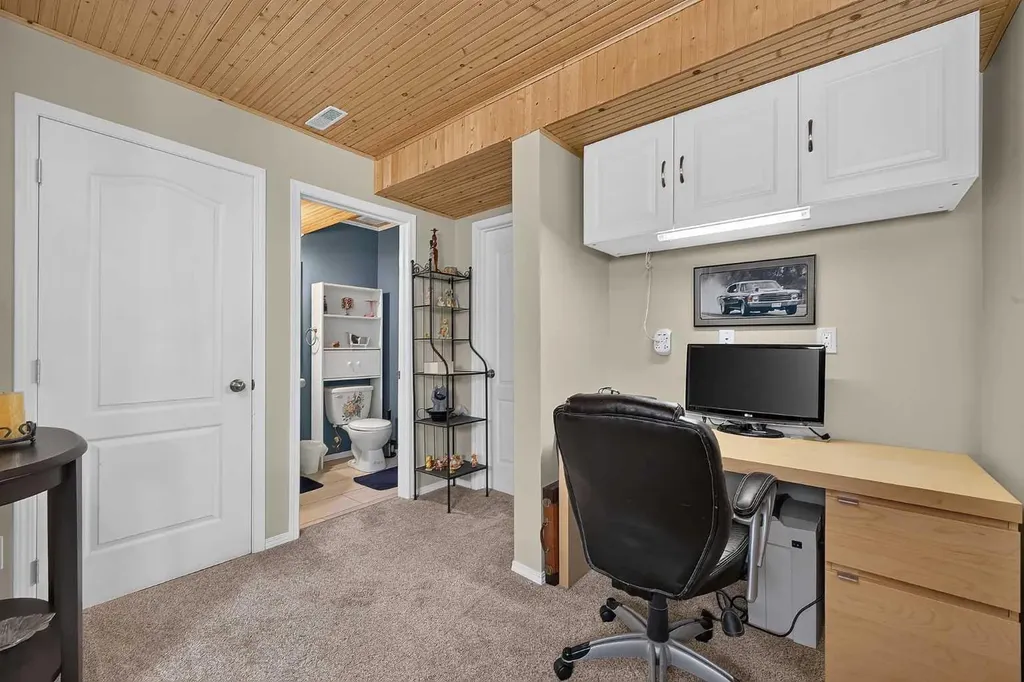 13 Canoe Close SW Airdrie AB T4B2N3