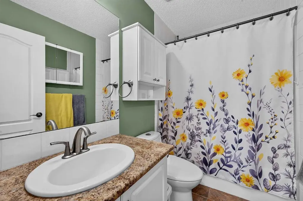 13 Canoe Close SW Airdrie AB T4B2N3