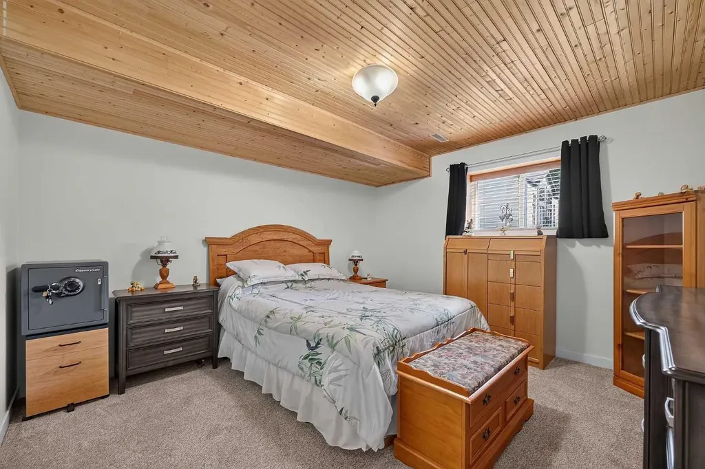13 Canoe Close SW Airdrie AB T4B2N3