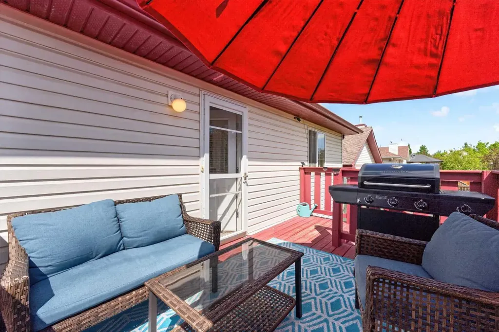 13 Canoe Close SW Airdrie AB T4B2N3