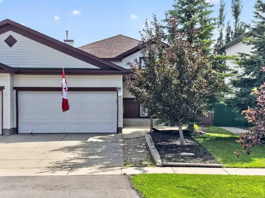 13 Canoe Close SW Airdrie AB T4B2N3