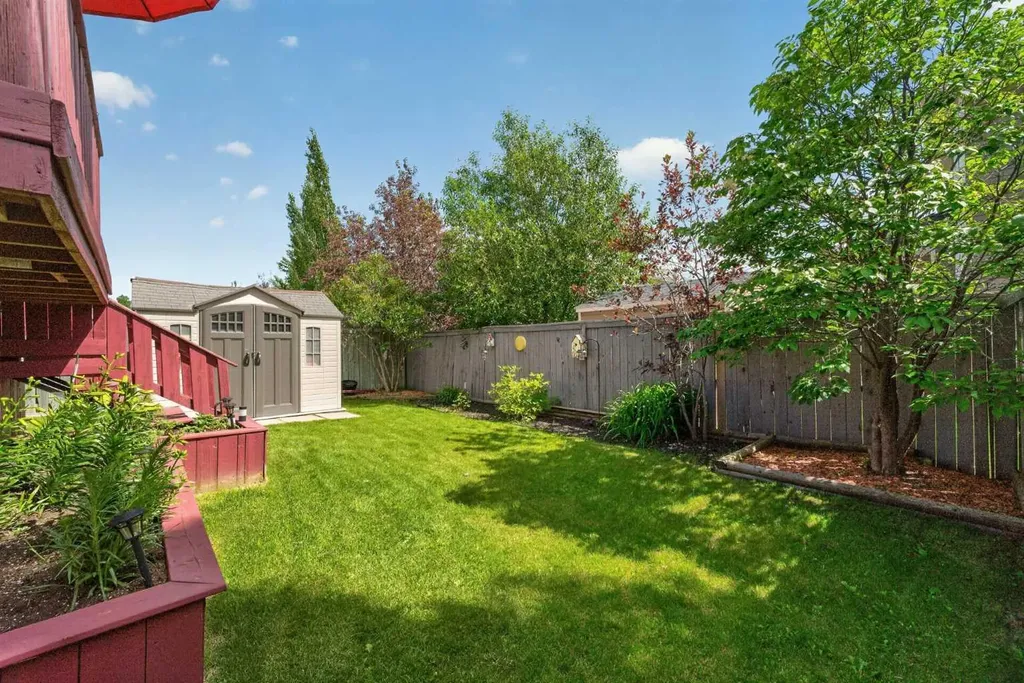 13 Canoe Close SW Airdrie AB T4B2N3