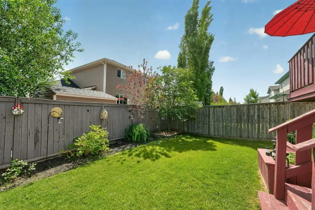 13 Canoe Close SW Airdrie AB T4B2N3