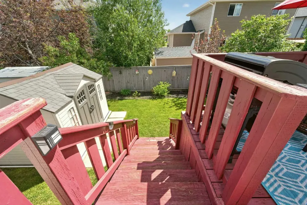 13 Canoe Close SW Airdrie AB T4B2N3