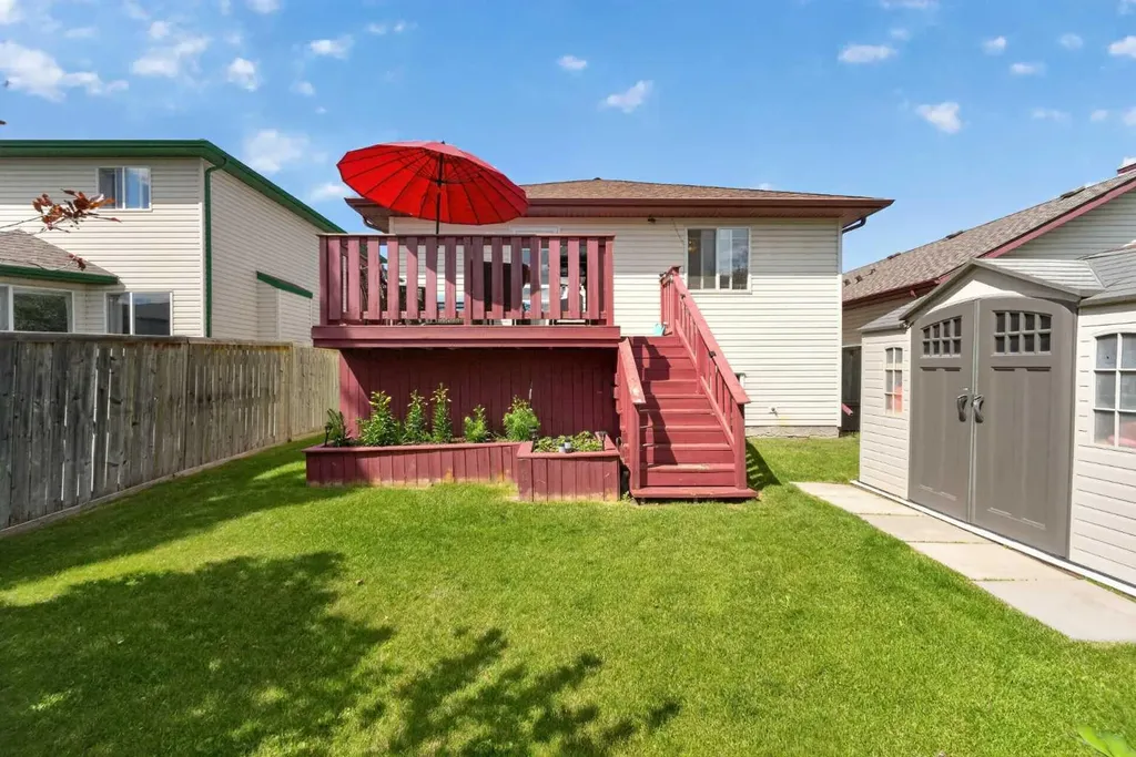 13 Canoe Close SW Airdrie AB T4B2N3