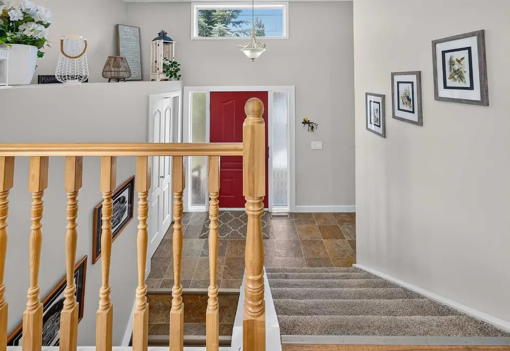 13 Canoe Close SW Airdrie AB T4B2N3