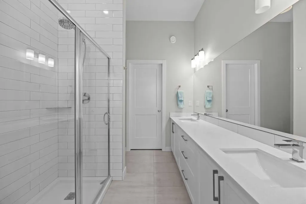 54 Iris Crescent Okotoks AB T1S 5V6