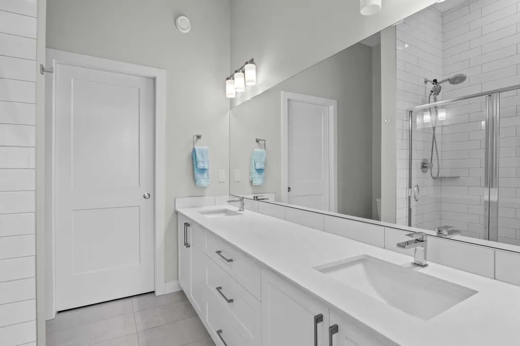 54 Iris Crescent Okotoks AB T1S 5V6
