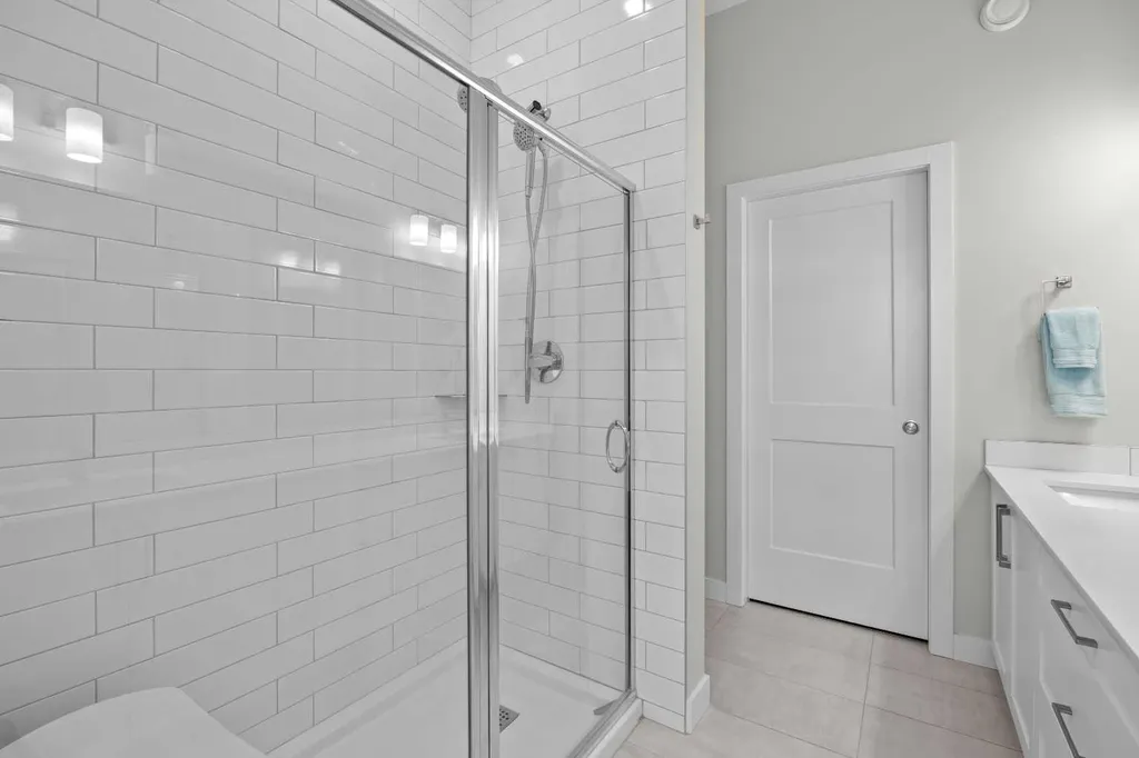 54 Iris Crescent Okotoks AB T1S 5V6