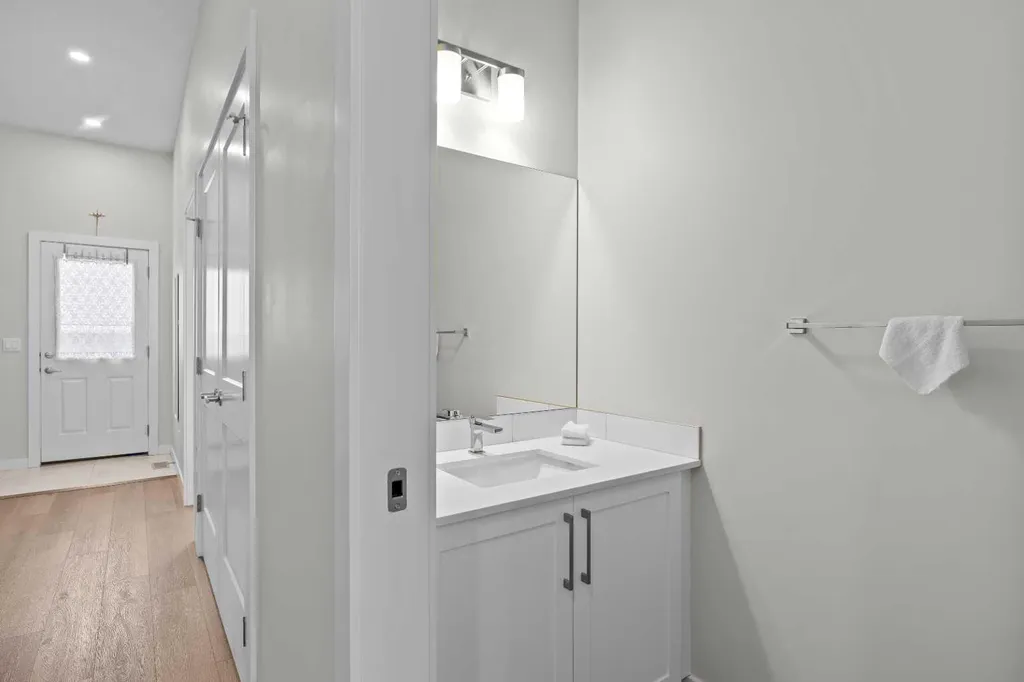 54 Iris Crescent Okotoks AB T1S 5V6