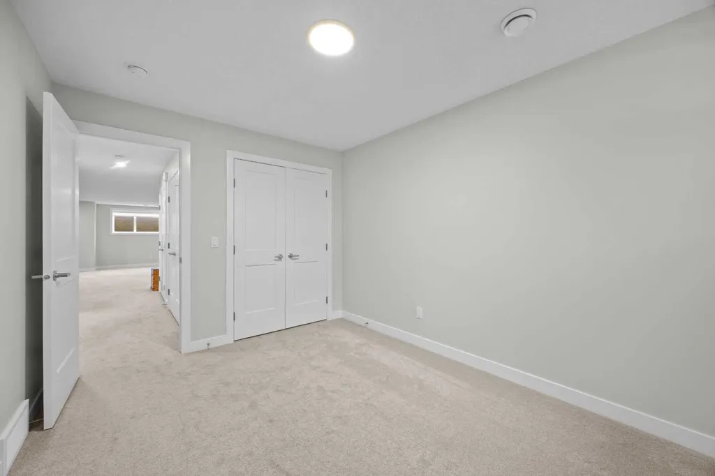 54 Iris Crescent Okotoks AB T1S 5V6