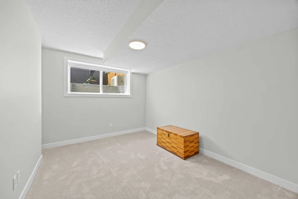 54 Iris Crescent Okotoks AB T1S 5V6