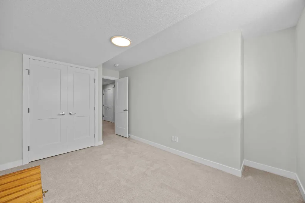 54 Iris Crescent Okotoks AB T1S 5V6